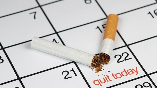 Calendar with a broken cigarette and "quit smoking" written on it