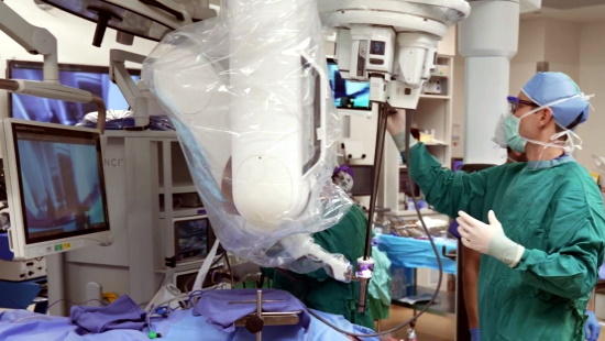 Head and neck surgeon using robotic technology